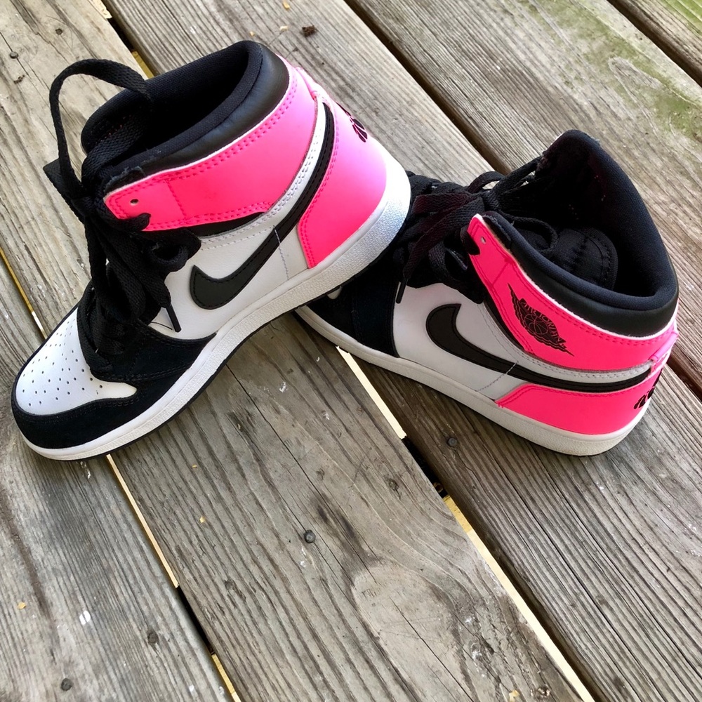 Nike Air Jordan Pink Reflective Size 4